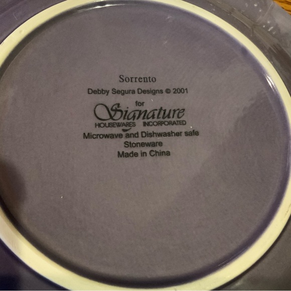 Signature Plates Dinner Sorrento Debby Segura Designs 2001 Purple Set of 2 - Picture 5 of 7